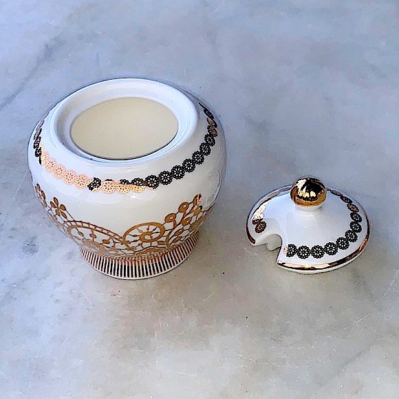 GRACE’S TEAWARE CREAMER & SUGAR BOWL SET WHITE METALLIC GOLD LACE BERRY NEW - Picture 7 of 10
